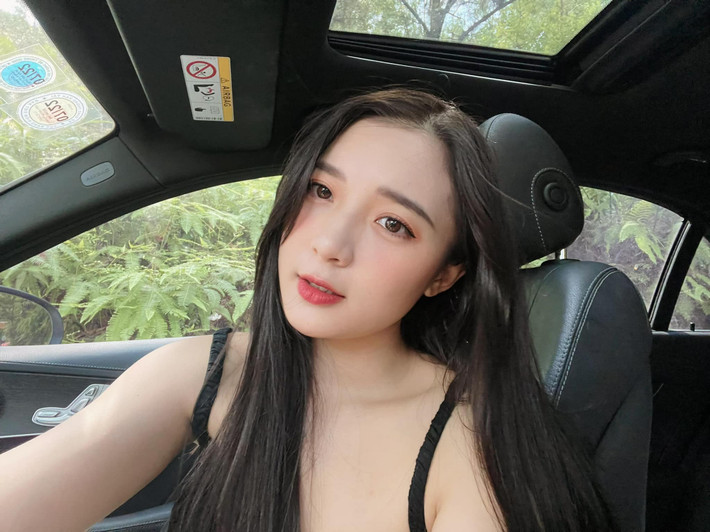 Nữ MC xinh đẹp này vừa có chuyên môn, vừa có kinh nghiệm và còn có cả công việc đáng mơ ước của những nữ MC trẻ tuổi.