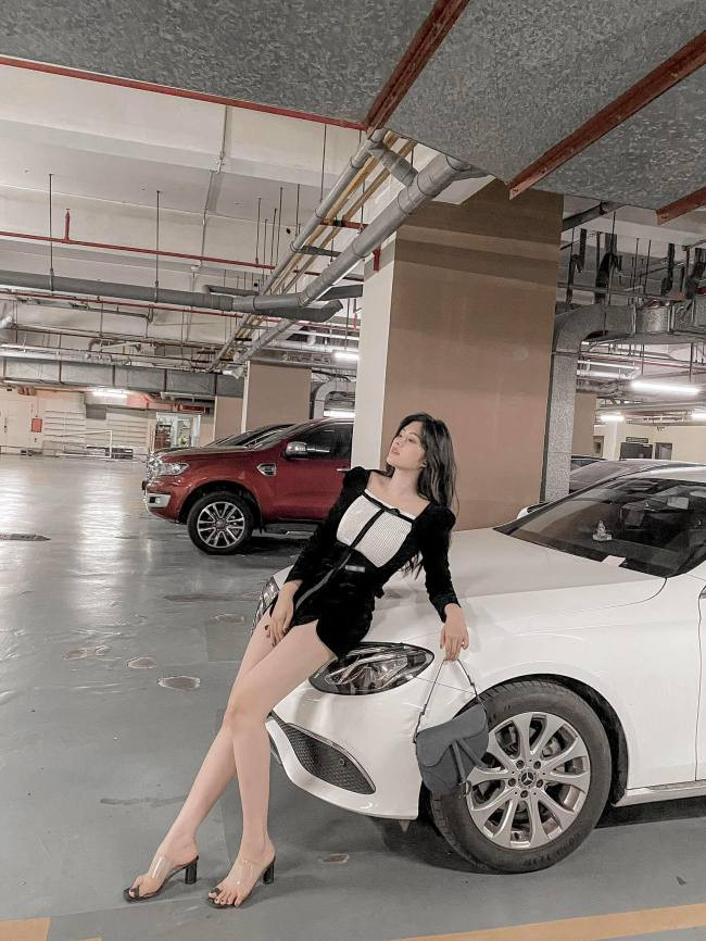 Dù tuổi đời còn khá trẻ nhưng Huỳnh Tiên đã gặt hái được nhiều thành công. Cô đang ở hữu khối tài sản lên tới cả chục tỷ.