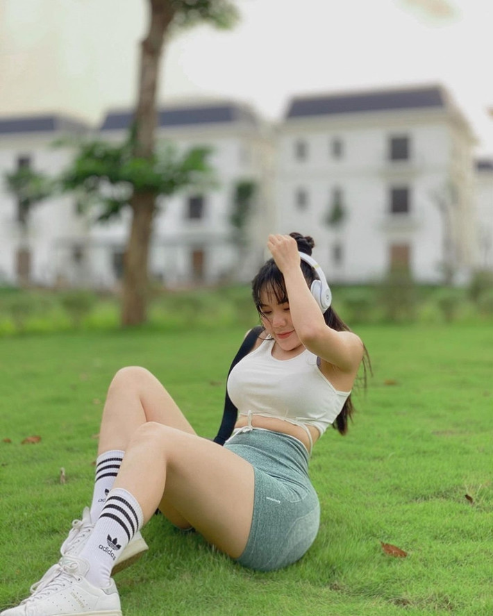 Cùng với đó, cô kết hợp chế độ ăn nhiều protein để hỗ trợ tái tạo cơ bắp thì tập nặng.