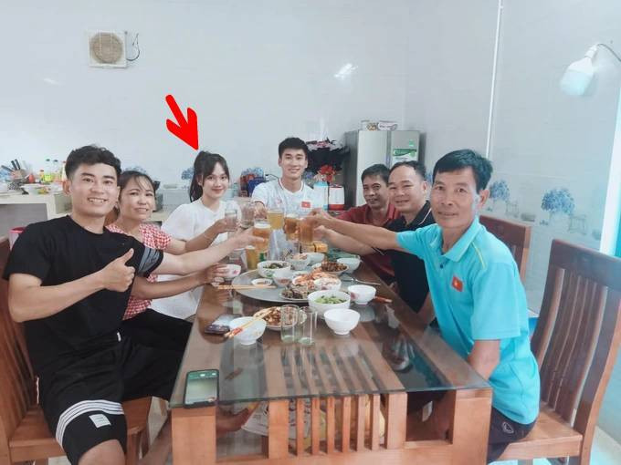 Sau màn ra mắt gia đình, nhiều người hâm mộ đồn đoán rằng rất có thể Quế Linh và Nhâm Mạnh Dũng sẽ sớm "về chung một nhà".