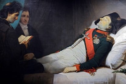 Napoléon đeo thuốc độc trên cổ. Theo các ghi chép, Napoléon mang theo bên mình một lọ thuốc độc, được buộc vào một sợi dây mà ông đeo trên cổ và có thể nhanh chóng sử dụng nó nếu ông bị bắt.