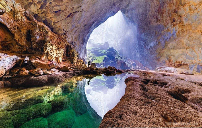 Vườn quốc gia Phong Nha Kẻ Bàng được UNESCO công nhận là Di sản thiên nhiên thế giới theo tiêu chí địa chất, địa mạo năm 2003, và được UNESCO công nhận lần 2 là Di sản thiên nhiên thế giới với tiêu chí đa dạng sinh học, sinh thái vào ngày 3 tháng 7 năm 2015, là một điểm đến phong phú trong các chương trình tour du lịch Quảng Bình.