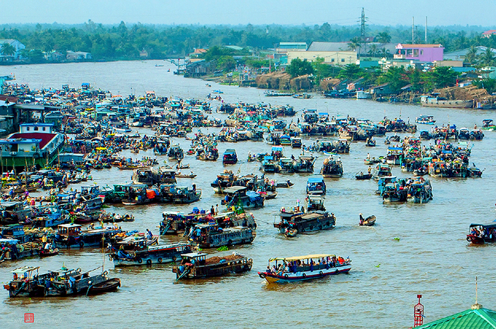Chợ nổi Cái Răng Cần Thơ được công nhận là di sản văn hóa phi vật thể quốc gia vào năm 2016. Chợ nổi Cái Răng Cần Thơ được hình thành từ những năm đầu thế kỷ 20, chủ yếu buôn bán các loại nông sản, trái cây, đặc sản của vùng đồng bằng sông Cửu Long.