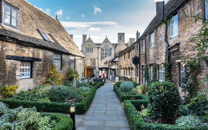 Phát hiện này là một phần của "Kho báu Harpole" đang được khai quật tại khu đất ở Northamptonshire mà tập đoàn phát triển nhà ở Vistry dự định phát triển một khu dân cư mới.