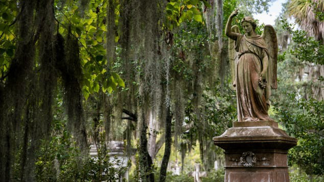 3. Savannah, Georgia: Câu chuyện của “thị trấn ma” Savannah bắt đầu được công chúng biết đến từ khi cuốn sách “Nửa đêm trong khu vườn thiện và ác” xuất bản năm 1994.