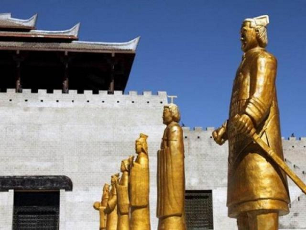 Các tài liệu lịch sử cũng chỉ nêu rằng có sự việc về những mệnh lệnh của Tần Thủy Hoàng dẫn đến sự xuất hiện của chúng (12 bức tượng đồng lớn) chứ không còn tài liệu hay dấu tích khảo cổ nào nhắc về sự tồn tại của những bức tượng này.