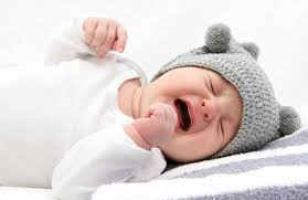 Tuy nhiên, ngày nay chúng ta biết rằng trẻ em có thể khóc vì những nhu cầu về thể chất hoặc tâm lý, chẳng hạn như đói, đau đớn, khó chịu hay bất ổn về cảm xúc. Vì vậy, nên nhìn nhận tiếng khóc của trẻ dưới góc độ khoa học, phân tích lý do hợp lý và có những phương pháp phù hợp để an ủi, chăm sóc trẻ.