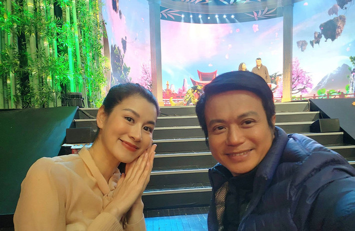 Bá Anh và Lưu Huyền Trang - cặp diễn viên từng được yêu thích trong 'Thương ngày nắng về' cũng góp mặt trong gia đình Táo Quân 2024. Diễn viên Bá Anh sẽ vào vai Táo Giao thông.