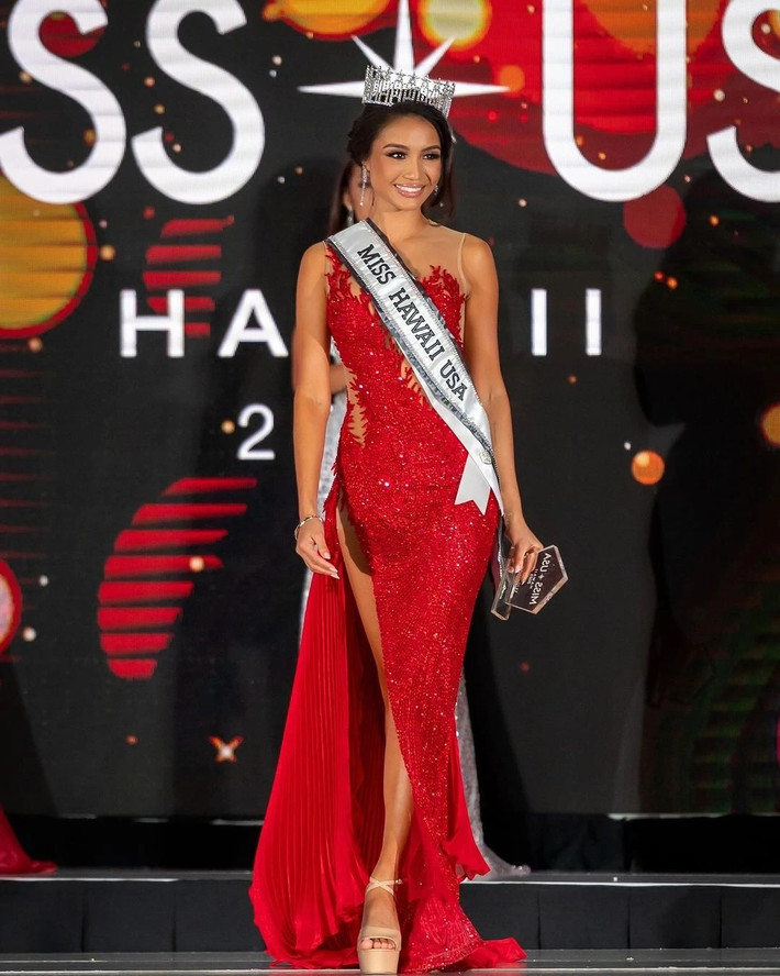 Ban tổ chức Hoa hậu Mỹ vừa thông báo chủ nhân chiếc vương miện năm 2023 là Savannah Gankiewicz. Lý do Savannah Gankiewicz từ ngôi vị á hậu 1 trong cuộc thi năm 2023 trở thành hoa hậu là Noelia Voigt từ bỏ danh hiệu cách đây không lâu.