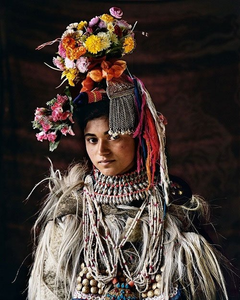 Tên gọi Drokpa có nghĩa là người Aryan hoặc người da trắng ở Ladakh, được cho là con cháu của các binh sĩ trong đội quân Hy Lạp của Alexander Đại đế. Họ bị lạc trong quá trình Alexander Đại đế chinh phục châu Á giai đoạn những năm 300 trước Công nguyên.