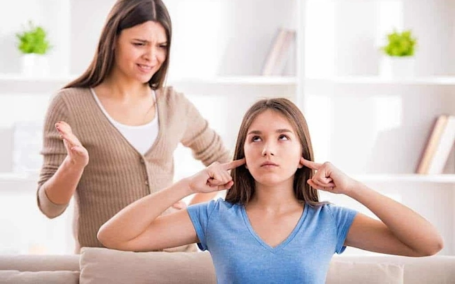 Một số gia đình thịnh vượng có thể truyền đến ba, năm đời, vẫn có thể đông con cháu, ngoài sự giàu có của gia đình thì không thể tách rời học vấn. Có câu cổ ngữ “Ai giàu ba họ”, nhà giàu mà người thừa kế không được học hành tử tế, nhiễm thói hư tật xấu thì dù có thêm tài sản gia đình cũng tiêu tan.