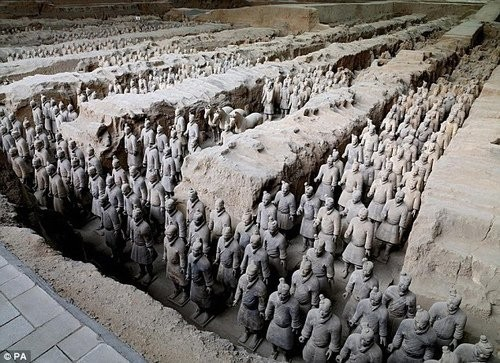 Việc khám phá nhiều di vật bên trong lăng mộ Tần Thủy Hoàng vẫn là một thách thức lớn do sự phức tạp của cấu trúc và những biện pháp bảo vệ.