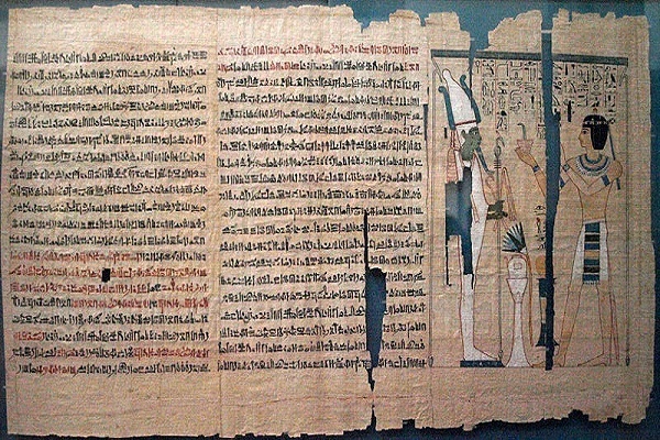 Mặc dù được chôn cất gần kim tự tháp của pharaoh Teti, Pwkhaef sống sau vị vua này nhiều thế kỷ. Các hầm chôn cất cuộn giấy này được tìm thấy có niên đại từ triều đại thứ 18 và 19 của Ai Cập (1550 TCN đến 1186 TCN). Tục lệ chôn cất bên cạnh kim tự tháp của một vị vua rất phổ biến ở Ai Cập vào thời điểm đó.