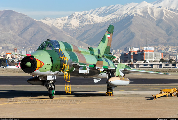 Sau khi Iran tịch thu các chiến đấu cơ Su-22 từ phía Iraq, nước này thậm chí còn bỏ không không sử dụng loại tiêm kích - bom này trong vài năm. Tới tận đầu thập niên 2000, Iran mới bắt đầu đưa Su-22M3 và Su-22M4 vào biên chế để sử dụng. Nguồn ảnh: BMDP.