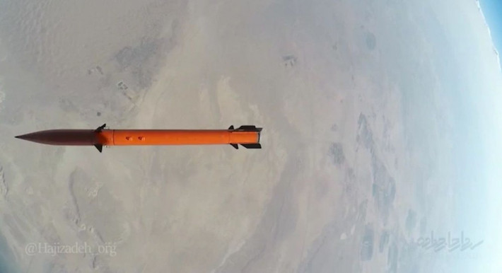 Tuy nhiên để loại tên lửa này có thể hoạt động được từ máy bay tiêm kích Su-22M4, phía Iran được cho là đã phải cải biên lại loại tiêm kích này trở nên hiện đại hơn. Nguồn ảnh: BMDP.