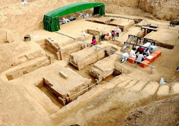 Nhiều huyền thoại và câu chuyện xoay quanh thuốc trường sinh đã tồn tại từ thời cổ đại, nhưng cho đến khi phát hiện trong ngôi mộ cổ ở Lạc Dương, sự tồn tại của nó mới được xác nhận.