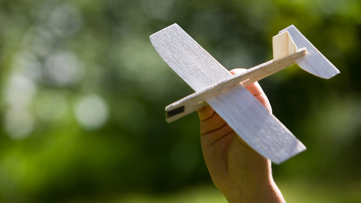 Gỗ Balsa không chỉ là loại gỗ có ứng dụng rộng rãi mà còn là biểu tượng của sự nhẹ nhàng và linh hoạt trong thiết kế và công nghệ.