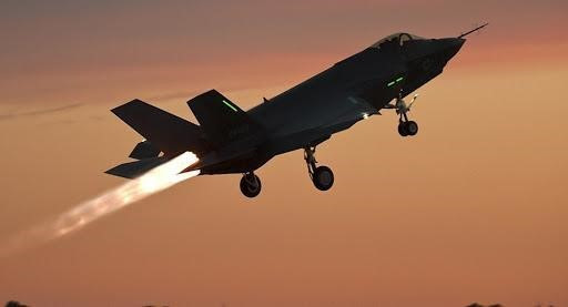 Khác với các quốc gia đặt mua F-35 khác, Israel yêu cầu được tích hợp nhiều công nghệ nội địa vào siêu tiêm kích này.