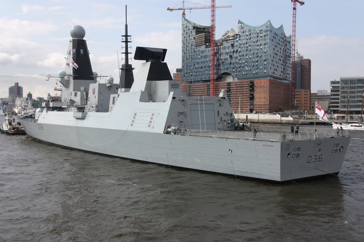 Tới thời điểm hiện tại, tàu HMS Defender của Anh sẽ tiếp tục gia nhập nhóm tác chiến tàu sân bay HMS Queen Elizabeth, đích đến tiếp theo của nhóm tác chiến này là biển Ấn Độ Dương.