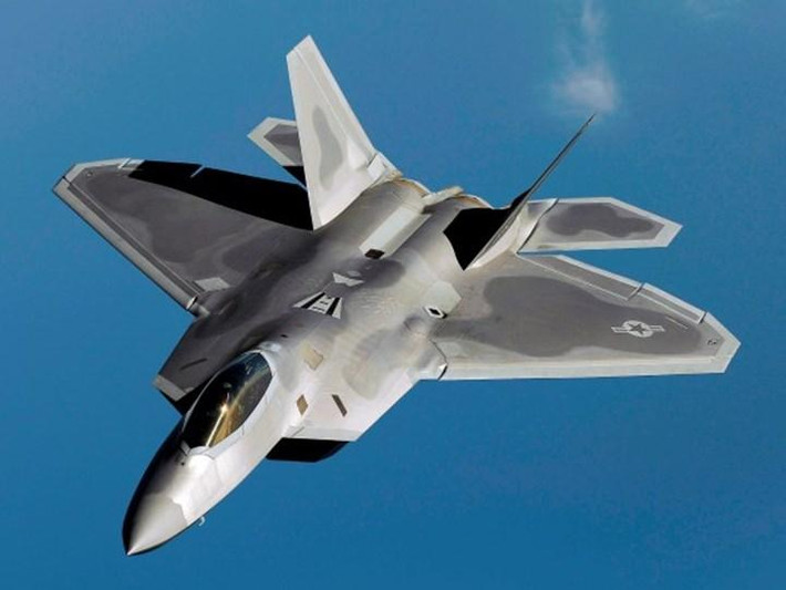 Cuộc tập trận có sự tham gia của 30 máy bay, 25 trong số đó là tiêm kích tàng hình F-22 Raptor, cùng với số lượng hùng hậu 800 phi công của các lực lượng không quân Thái Bình Dương của Mỹ, PolitRussia nói thêm.
