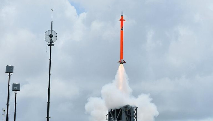 Ở pha cuối, tên lửa sử dụng đầu tự dẫn radar chủ động để tự “tìm - diệt” mục tiêu mà không cần sự can thiệp từ radar dẫn bắn, thuật toán tiên tiến giúp nó lựa chọn góc tiếp cận phù hợp nhất.
