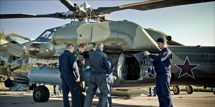 Trên Mi-28N vẫn có một khoang nhỏ để chở ít nhất 3 binh sĩ khi cần trong các nhiệm vụ cứu hộ cứu nạn nằm trong vùng địch.