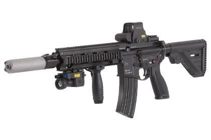 Khi lắp ống ngắm và chân chống phụ, HK-416 có thể biến thành khẩu súng bắn tỉa đáng tin cậy.
