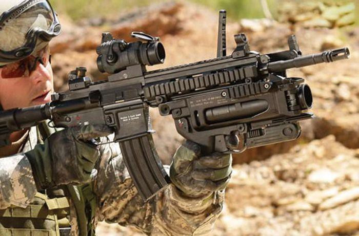 HK-416 sử dụng cơ cấu trích khí kiểu piston ngắn, tương tự như trên súng trường G36 của Đức