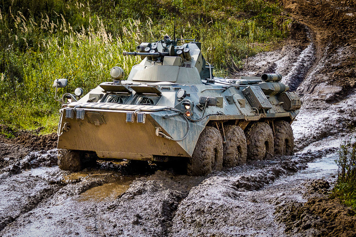 Về cơ bản, xe thiết giáp chở quân BTR-82A được xây dựng dựa trên khung gầm của thiết giáp chở quân BTR-80A đời cũ, kèm theo đó là một vài cải tiến ở khả năng bảo vệ và tối ưu hóa khả năng sản xuất theo dây chuyền.