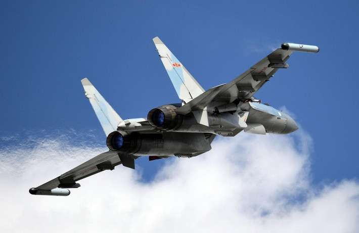 Việc Su-35 ít được sử dụng trong trực chiến còn được giải thích là do không tương tác với cơ sở hạ tầng chỉ huy mới của Trung Quốc, vốn được thiết kế dành riêng cho những thế hệ tiêm kích nội địa.