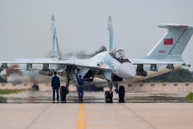 Tiêm kích Su-35 thuộc thế hệ 4 ++ đã được Không quân Nga đưa vào biên chế từ năm 2009, trong khi quá trình phát triển loại máy bay chiến đấu này bắt đầu từ những năm 80 của thế kỷ trước.