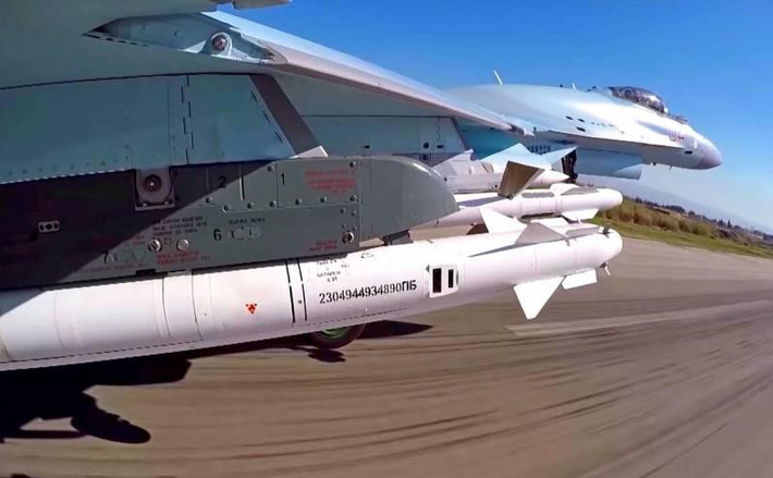 Một trong những khách hàng tích cực nhất trong việc mua Su-27 và Su-30 là Trung Quốc, nhưng nước này lại giới hạn việc mua Su-35 ở mức chỉ 24 chiếc và tỏ ra không quan tâm đến việc đặt hàng thêm. Tờ Military Watch đã tìm hểu lý do Bắc Kinh từ chối đề xuất về chiến đấu cơ Su-35 của Nga.