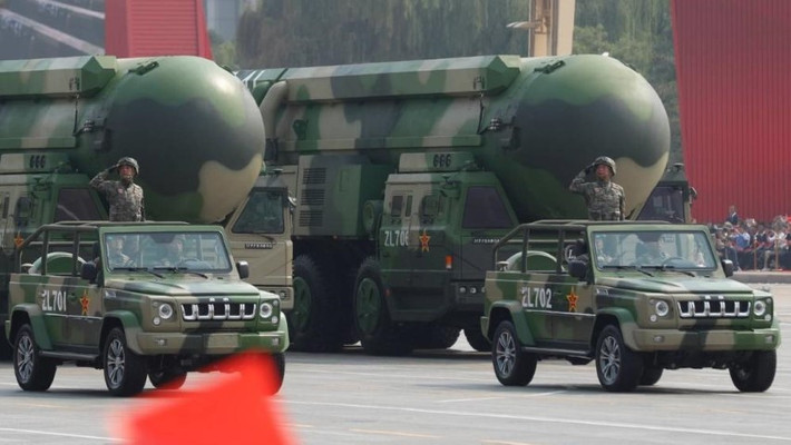 Trung Quốc có số lượng đầu đạn hạt nhân ít hơn Nga. Nga có nhiều đầu đạn hạt nhân hơn Mỹ. Không thể tưởng tượng được rằng kho vũ khí hạt nhân của Trung Quốc sẽ vượt quá Nga trong tương lai gần.