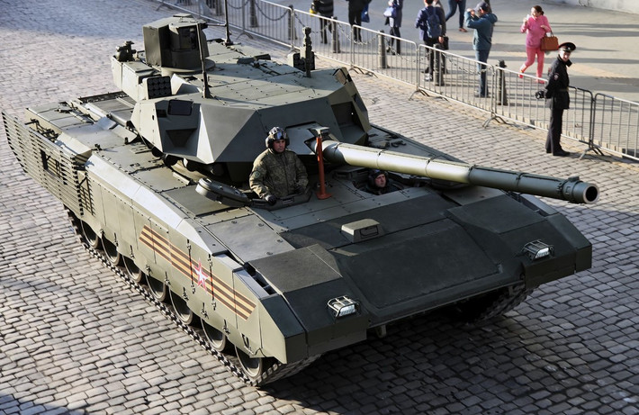 Hiện tại, ước tính mới chỉ có khoảng 25 chiếc xe tăng chủ lực T-14 Armata được Nga sản xuất và sử dụng hạn chế trong lực lượng. Quốc gia này cũng từng đặt mục tiêu, sản xuất được khoảng 100 chiếc Armata để sử dụng nội địa.