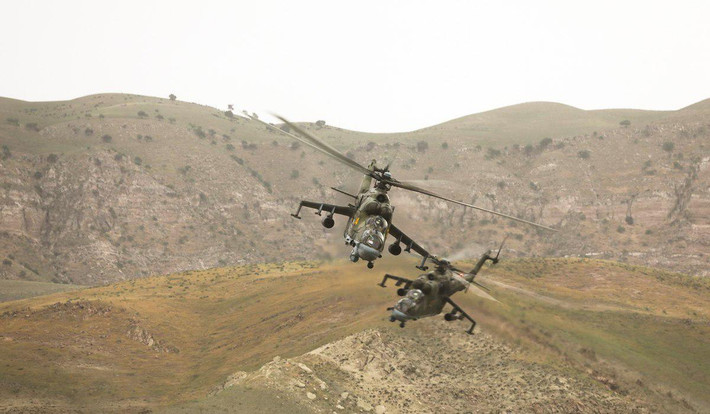 Mi-24 cũng có thể mang theo 1.500 kg vũ khí treo bên ngoài, từ ống phóng rocket 32×57 mm, súng phóng lựu tấn công nhanh cho tới tên lửa chống tăng có điều khiển, pháo tự động và bom.