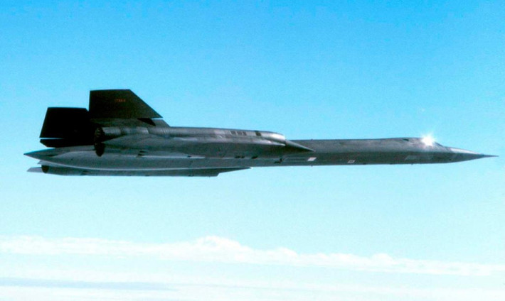 Để ngăn chặn Blackbird là một nhiệm vụ gần như bất khả thi, bởi những đặc điểm của phương tiện huyền thoại này để phù hợp với vẻ ngoài tương lai của nó: trần bay 25 km, tốc độ tối đa 3.500 km/h.