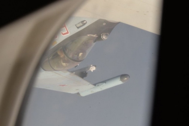 Không quân Mỹ vừa một lần nữa lên tiếng chỉ trích Nga khi một tiêm kích Su-35 của nước này đã có hành vi bay... lộn ngược bên cạnh máy bay do thám của Mỹ gần với khu vực Syria.