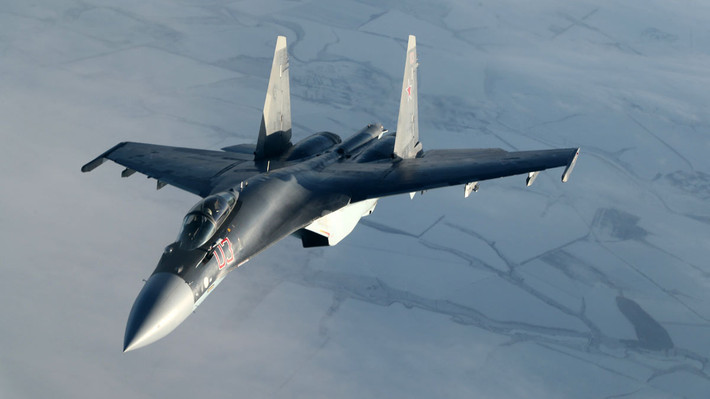 Indonesia cũng từng có ý tưởng đặt mua 11 máy bay chiến đấu Su-35 từ phía Nga, tuy nhiên dưới áp lực của Mỹ, quốc gia Đông Nam Á này đã phải từ bỏ ý định kể trên.