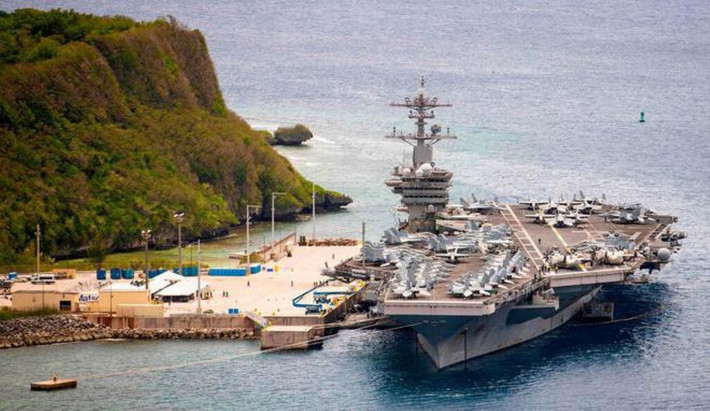 Tàu sân bay lớp Nimitz có thể mang theo tới 90 máy bay các loại tạo nên sức mạnh bằng không quân một quốc gia tầm trung.