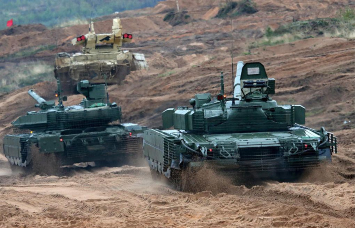 T-90M Proryv-3 có cách bố trí giáp phản ứng nổ (ERA) và đèn nhiễu sóng hồng ngoại hiệu quả.