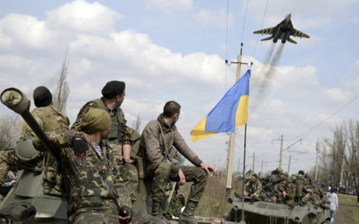 Những cuộc tấn công của quân đội Ukraine vào các vị trí của phe ly khai đã được ghi nhận, tuy nhiên do lực lượng phòng thủ khá mạnh, Kiev bị nhận xét đang thực hiện biện pháp nghi binh để bao vây từng bước thay vì tấn công nhanh.