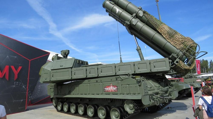 Triển lãm IDEX-2021 cũng là lần đầu tiên trình làng mãu tên lửa phòng không Antey-4000, vốn là phiên bản xuất khẩu của hệ thống S-300V4. Nhờ sự hiện đại hóa ở các thiết bị mặt đất và trang bị trên tên lửa, Antey-4000 đã vượt qua các hệ thống phiên bản cũ về tầm bắn và tốc độ đánh chặn.