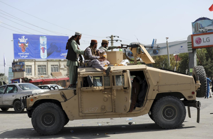 Trong diễn biến liên quan, có thông tin cho biết Taliban đã trang bị vũ khí công nghệ cao cho các đơn vị tinh nhuệ của mình và tiến hành một chiến dịch tuyên truyền bằng cách sử dụng chiến lợi phẩm.