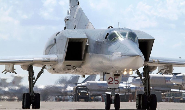 Với tầm bắn 1.000km, tốc độ bay siêu vượt âm 5.000km/h, tên lửa hành trình Kh-32 kết hợp với máy bay ném bom chiến lược Tu-22M3 là bộ đôi có thể đánh bại lá chắn tên lửa của Mỹ và NATO.