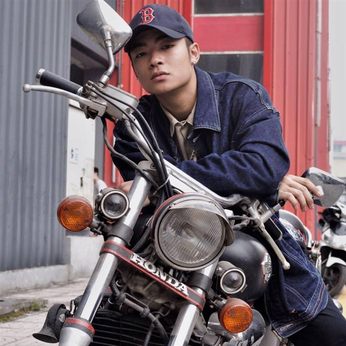 Võ Hoài Nam lớn lên trong một gia đình không trọn vẹn. Anh từng có thời gian phải đi bụi nên luôn muốn dành cho con những điều tốt nhất.
