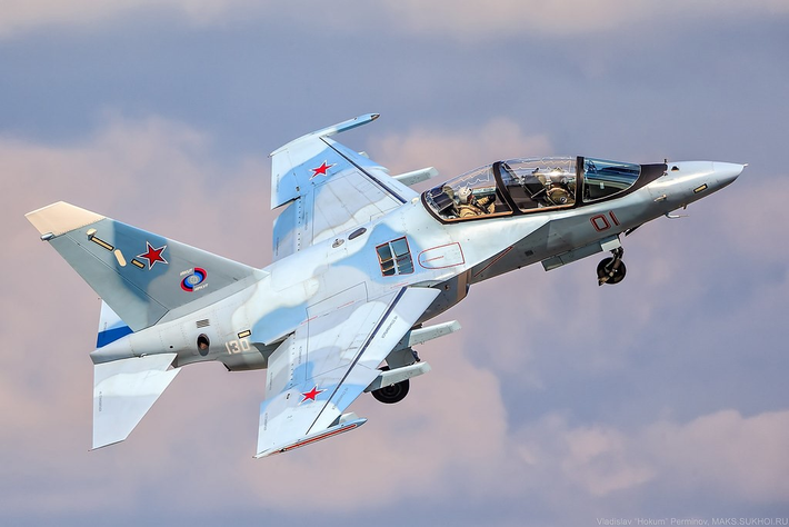 Hiện tại, trên thế giới đang có 5 quốc gia sử dụng Yak-130 trong biên chế, bao gồm Nga, Belarus, Algeria, Bangladesh và Myanmar. Theo Sputnik, Không quân Nga có thể sẽ cần tối đa 250 máy bay huấn luyện loại này, nhu cầu của thế giới có thể lên tới 2500 chiếc. Nguồn: YDex.
