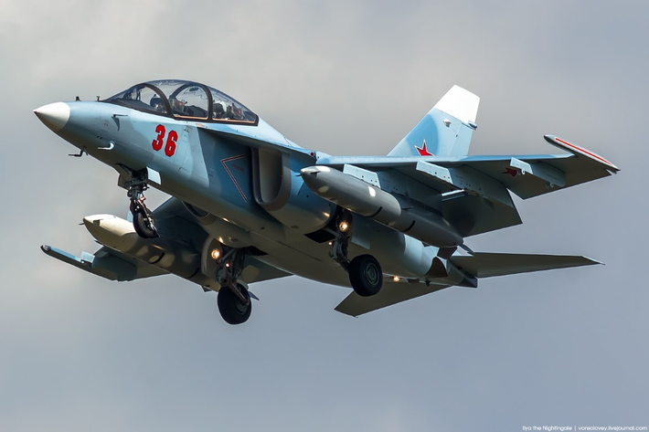 Việc có nhiều đối tác đặt mua huấn luyện cơ Yak-130, cũng sẽ giám tiếp ảnh hưởng tới thời gian tất toán hợp đồng, khi số lượng máy bay sản xuất ra sẽ không đủ cho tất cả mọi đối tác trong một thời gian nhất định.