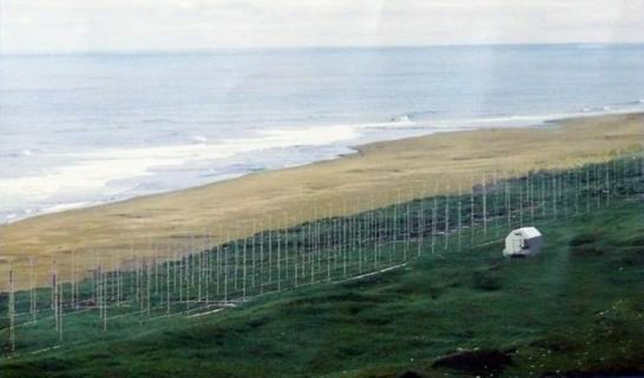 Điểm mạnh của loại radar này đó là nó có thể phát hiện máy bay địch ở bên kia đường chân trời, bán kính phát hiện mục tiêu tối đa lên tới 450 km.
