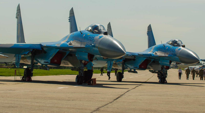 Su-27 và các biến thể của nó có thể thực hiện hầu hết các nhiệm vụ chiến đấu từ không kích, tiêm kích, cường kích.