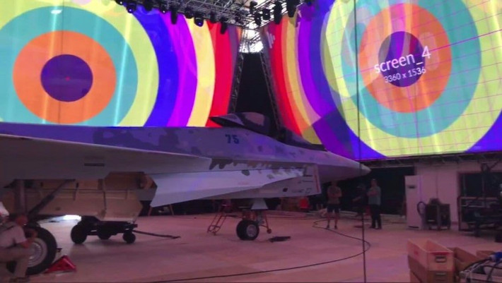 Đánh giá sơ bộ từ giới chuyên môn cho rằng nhiều công nghệ và chi tiết của chiếc Su-57 đã được áp dụng trên Su-59, tuy nhiên Checkmate vẫn có sự khác biệt rất lớn so với Felon.
